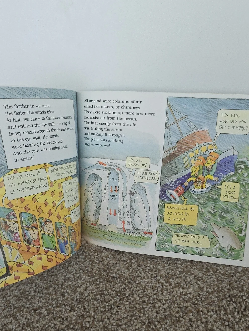Children's Books - The Magic School Bus Hurricane , Climate, And Ocean Floor